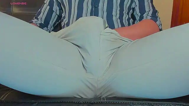 Snapshot of MrLonely02 chatting on 12-14-24, 09:45 MrLonely02 online show from 12-14-24, 09:45