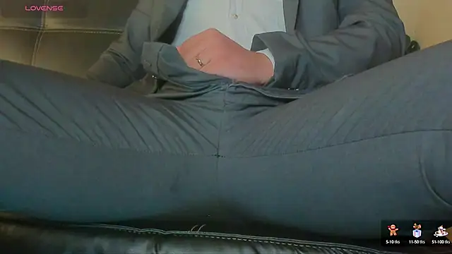 Snapshot of MrLonely02 chatting on 12-24-24, 11:00 MrLonely02 online show from 12-24-24, 11:00