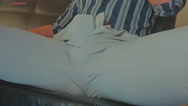 Snapshot of MrLonely02 chatting on 01-04-25, 02:14 MrLonely02 online show from 01-04-25, 02:14