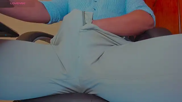 Snapshot of MrLonely02 chatting on 02-03-25, 02:13 MrLonely02 online show from 02-03-25, 02:13