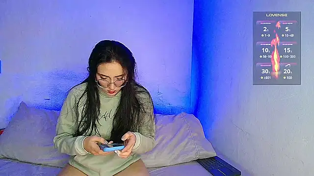 Snapshot of aron_wi chatting on 12-15-24, 01:02 aron wi online show from 12-15-24, 01:02