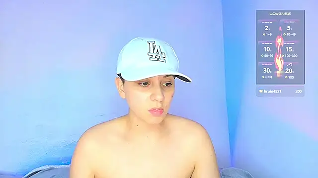 Snapshot of aron_wi chatting on 12-20-24, 02:19 aron wi online show from 12-20-24, 02:19