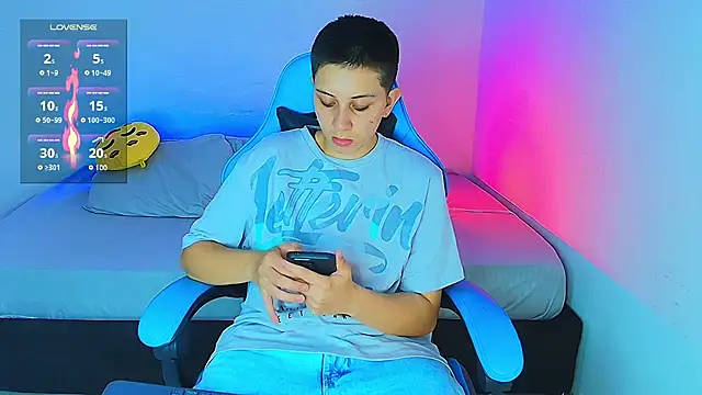 Snapshot of aron_wi chatting on 01-19-25, 11:10 aron wi online show from 01-19-25, 11:10