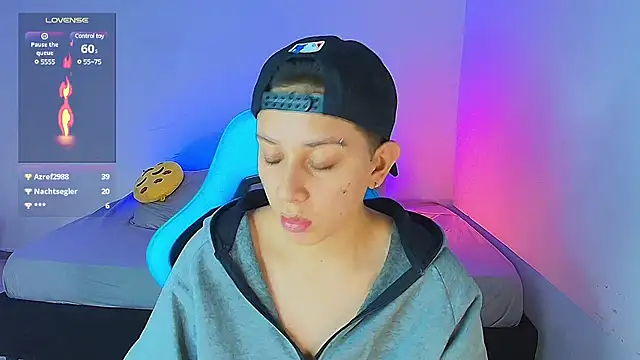 Snapshot of aron_wi chatting on 01-21-25, 02:15 aron wi online show from 01-21-25, 02:15