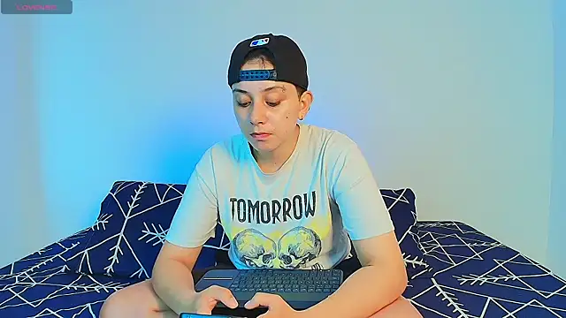 Snapshot of aron_wi chatting on 03-03-25, 12:05 aron wi online show from 03-03-25, 12:05