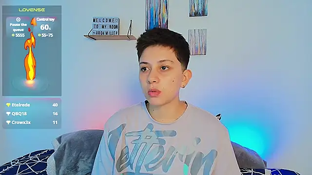 Snapshot of aron_wi chatting on 03-10-25, 12:15 aron wi online show from 03-10-25, 12:15