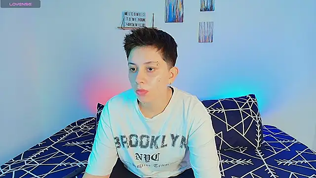 Snapshot of aron_wi chatting on 03-15-25, 06:14 aron wi online show from 03-15-25, 06:14