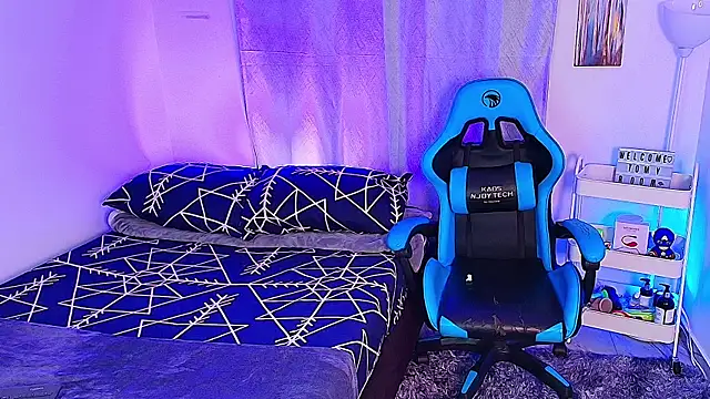 Snapshot of aron_wi chatting on 09-15-25, 10:37 aron wi online show from 09-15-25, 10:37