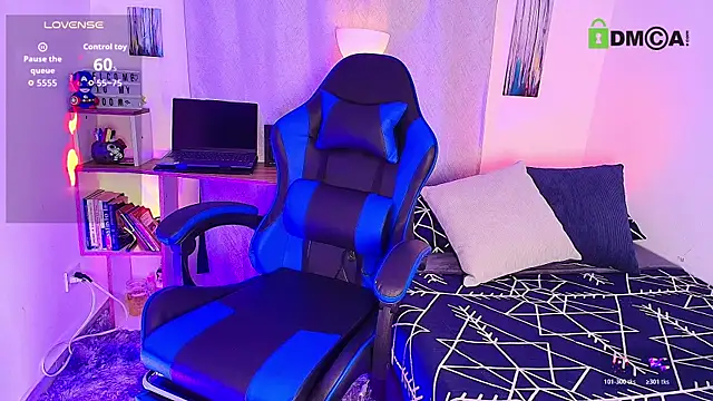 Snapshot of aron_wi chatting on 10-30-25, 10:38 aron wi online show from 10-30-25, 10:38