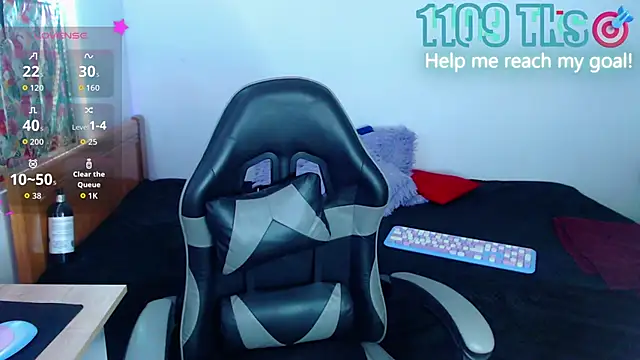 Snapshot of -Gwen- chatting on 05-13-26, 08:34 -Gwen- online show from 05-13-26, 08:34