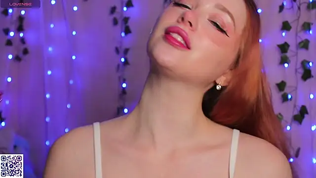 Snapshot of YourSkyAni chatting on 11-30-25, 12:09 YourSkyAni online show from 11-30-25, 12:09