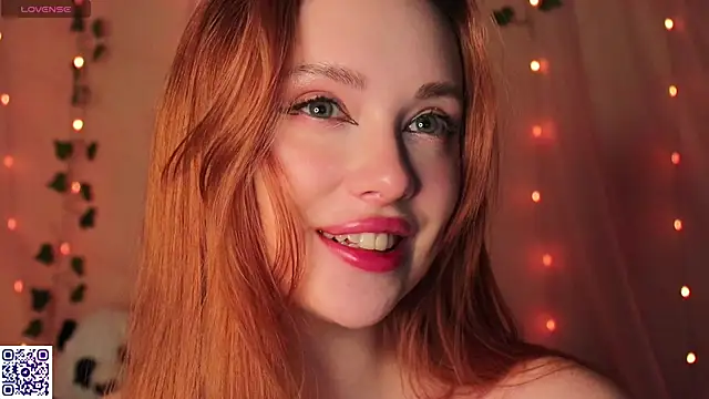 Snapshot of YourSkyAni chatting on 12-17-25, 12:11 YourSkyAni online show from 12-17-25, 12:11