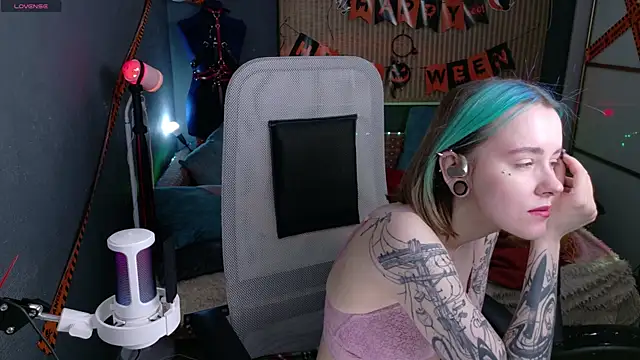 Snapshot of Cumpotik_Eve chatting on 12-18-25, 02:50 Cumpotik Eve online show from 12-18-25, 02:50