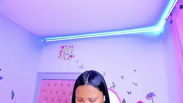 Snapshot of LaurinMonroe chatting on 12-14-24, 10:07 LaurinMonroe online show from 12-14-24, 10:07