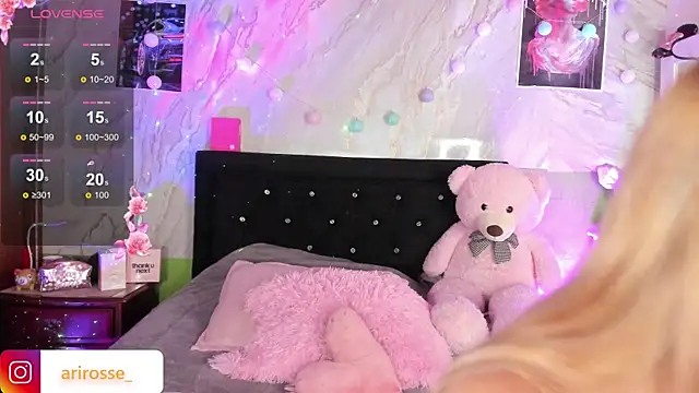 ariana rosse   online show from 10-10-25, 11:09