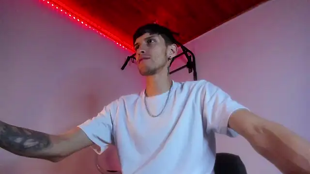 Snapshot of ImVen980 chatting on 02-11-25, 01:31 ImVen980 online show from 02-11-25, 01:31