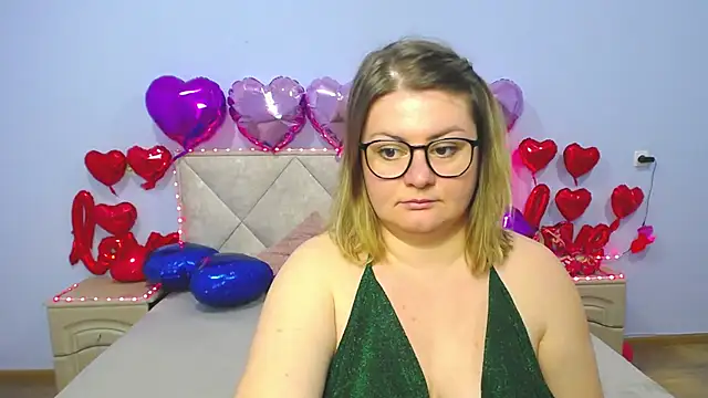 ZannaDreil online show from 02-25-25, 01:09