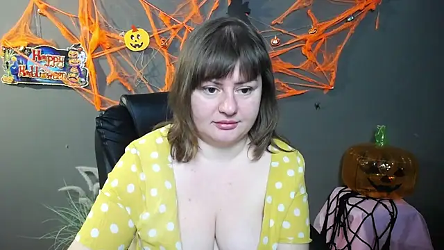 ZannaDreil online show from 10-26-25, 07:20