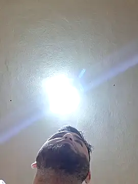 Snapshot of SINUECASTILLO chatting on 02-26-26, 07:46 SINUECASTILLO online show from 02-26-26, 07:46