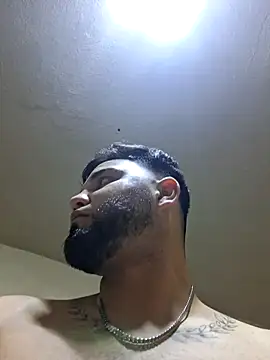 Snapshot of SINUECASTILLO chatting on 02-27-26, 09:26 SINUECASTILLO online show from 02-27-26, 09:26