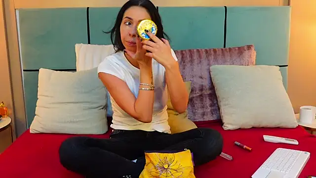 Snapshot of SarraRose chatting on 02-19-25, 11:25 SarraRose online show from 02-19-25, 11:25