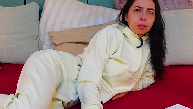 Snapshot of SarraRose chatting on 02-25-25, 10:18 SarraRose online show from 02-25-25, 10:18