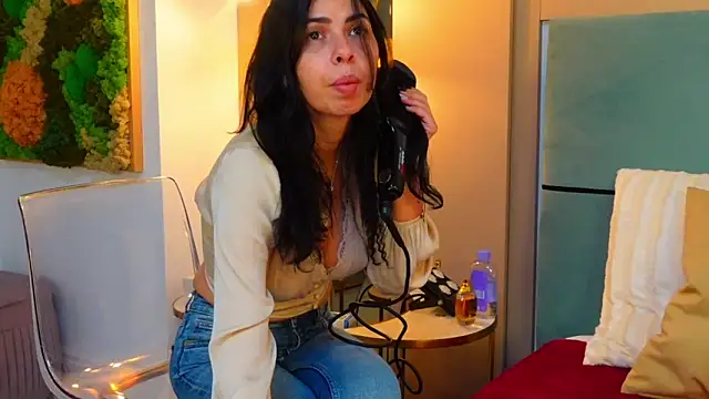 Snapshot of SarraRose chatting on 02-28-25, 12:43 SarraRose online show from 02-28-25, 12:43