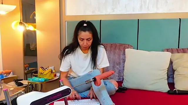 Snapshot of SarraRose chatting on 03-14-25, 08:32 SarraRose online show from 03-14-25, 08:32