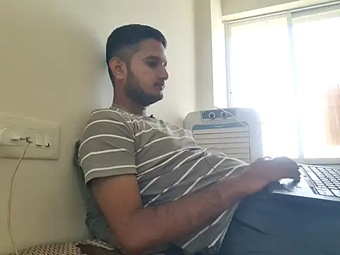 Snapshot of Jonrobinso chatting on 06-18-26, 04:35 Jonrobinso online show from 06-18-26, 04:35