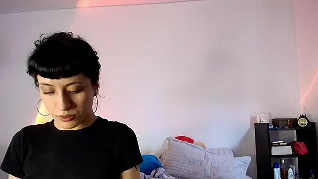 Snapshot of anika_lowen02 chatting on 02-26-25, 03:30 anika lowen02 online show from 02-26-25, 03:30
