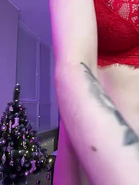 Snapshot of LoveLuna_ chatting on 12-18-24, 06:35 LoveLuna online show from 12-18-24, 06:35