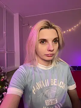 Snapshot of LoveLuna_ chatting on 01-02-25, 01:27 LoveLuna online show from 01-02-25, 01:27