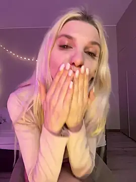 Snapshot of LoveLuna_ chatting on 03-15-25, 07:16 LoveLuna online show from 03-15-25, 07:16