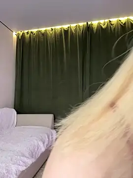 Snapshot of LoveLuna_ chatting on 02-05-26, 08:02 LoveLuna online show from 02-05-26, 08:02