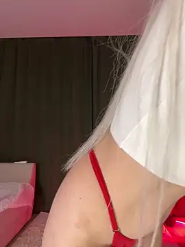 Snapshot of LoveLuna_ chatting on 05-29-26, 10:19 LoveLuna online show from 05-29-26, 10:19