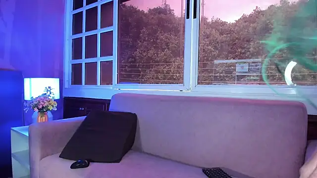 MelaniieRoux online show from 10-11-25, 07:34