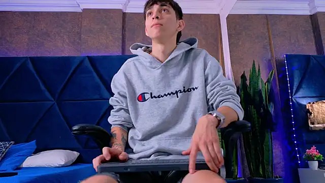 Lion Foster01 online show from 10-24-25, 12:01