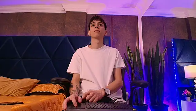 Lion Foster01 online show from 12-03-25, 07:34