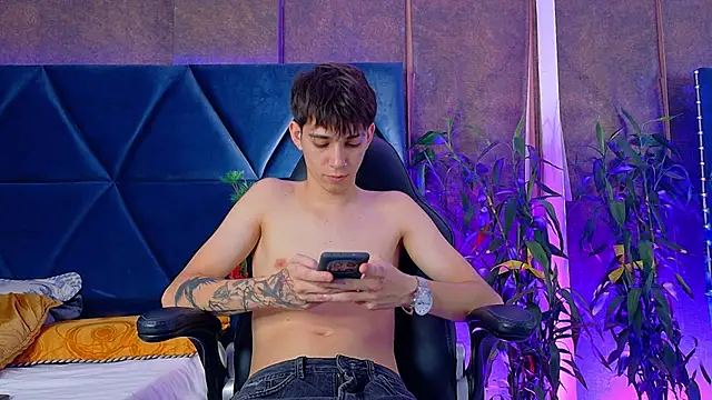 Lion Foster01 online show from 12-17-25, 09:54