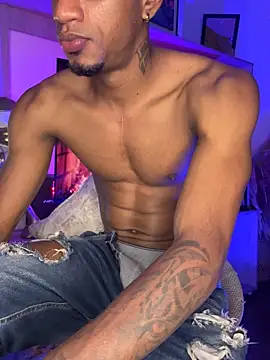 AaronCruz  online show from 10-28-25, 05:33