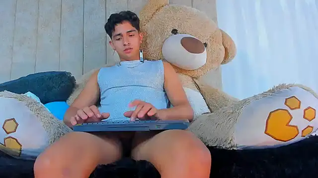 Snapshot of Muichiro_tokito1 chatting on 01-31-25, 08:22 Muichiro tokito1 online show from 01-31-25, 08:22