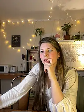 Snapshot of Annie_aww chatting on 03-08-25, 11:18 Annie aww online show from 03-08-25, 11:18