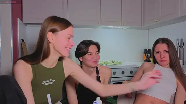 Snapshot of fcjuicy_pussy chatting on 11-27-25, 10:17 fcjuicy pussy online show from 11-27-25, 10:17