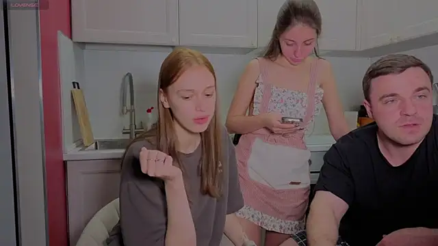 Snapshot of fcjuicy_pussy chatting on 12-14-25, 01:05 fcjuicy pussy online show from 12-14-25, 01:05