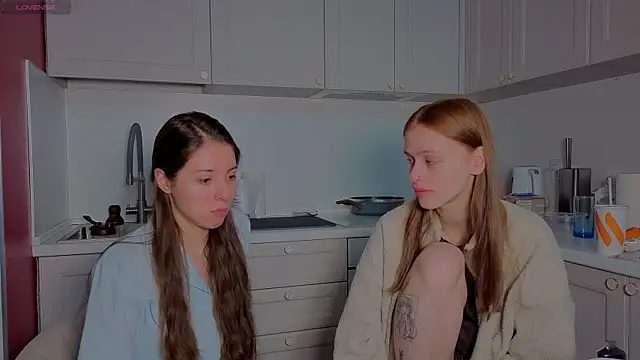 Snapshot of fcjuicy_pussy chatting on 12-17-25, 09:37 fcjuicy pussy online show from 12-17-25, 09:37