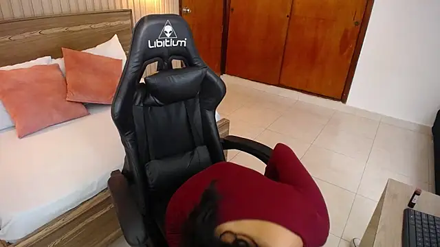 Snapshot of melody_flowers chatting on 12-18-24, 12:18 melody flowers online show from 12-18-24, 12:18