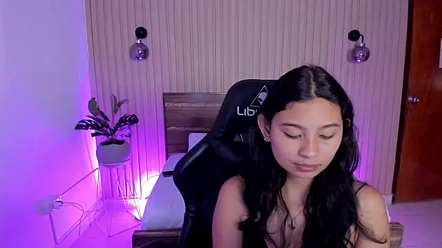 Snapshot of melody_flowers chatting on 01-06-25, 03:51 melody flowers online show from 01-06-25, 03:51