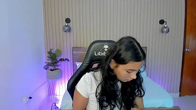 Snapshot of melody_flowers chatting on 01-28-25, 12:22 melody flowers online show from 01-28-25, 12:22