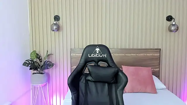 Snapshot of melody_flowers chatting on 01-31-25, 12:07 melody flowers online show from 01-31-25, 12:07