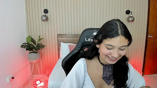 Snapshot of melody_flowers chatting on 02-04-25, 03:15 melody flowers online show from 02-04-25, 03:15